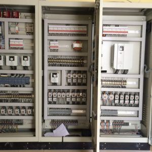 Hình 5: Hệ thống tủ điều khiển bơm nước thải sử dụng biến tần