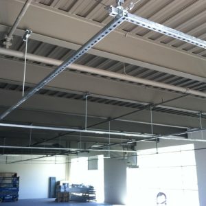 Máng dây điện được ứng dụng rộng rãi trong nhiều lĩnh vực của cuộc sống, nhất là trong các công trình điện công nghiệp