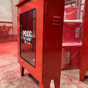 Tủ chữa cháy đặt ở ngoài trường có yêu cầu về sự bền bỉ để tránh tác động của môi trường